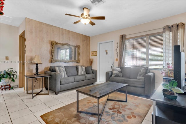 5 of 36 - 737 Sw 8th Ave, Hallandale Beach, FL