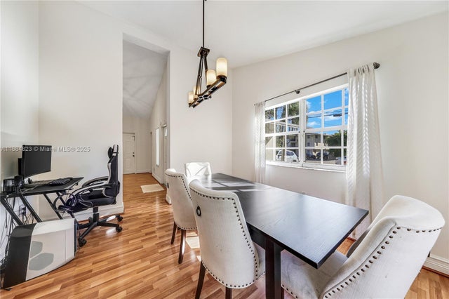 3 of 15 - 4030 Sw 62nd Ave, South Miami, FL