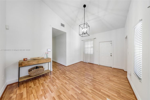 5 of 15 - 4030 Sw 62nd Ave, South Miami, FL