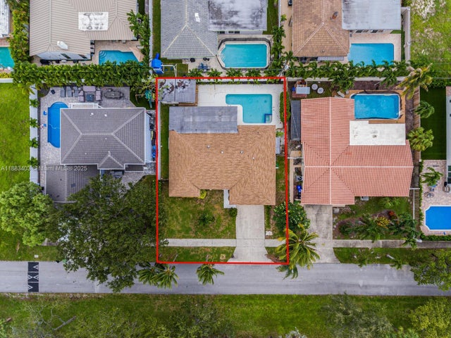 4 of 16 - 2505 Ne 35th Dr, Fort Lauderdale, FL