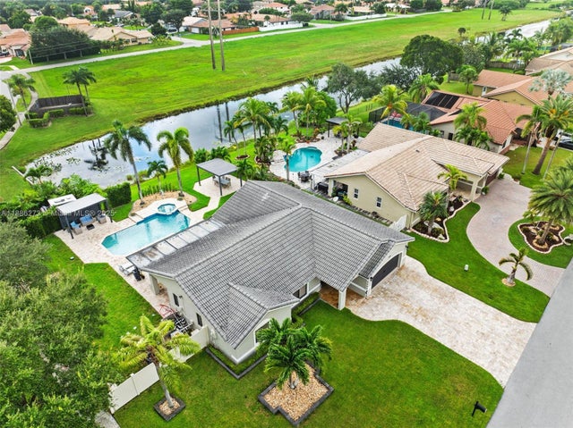 1 of 33 - 6411 Olde Moat Way, Davie, FL