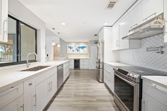 3 of 33 - 6411 Olde Moat Way, Davie, FL