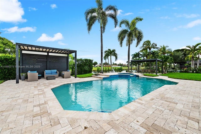 4 of 33 - 6411 Olde Moat Way, Davie, FL