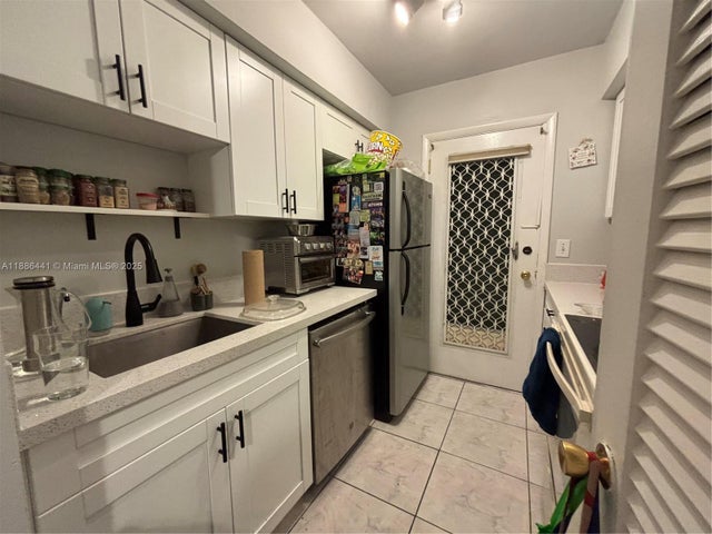 2 of 8 - 1431 S 14th Ave 218, Hollywood, FL