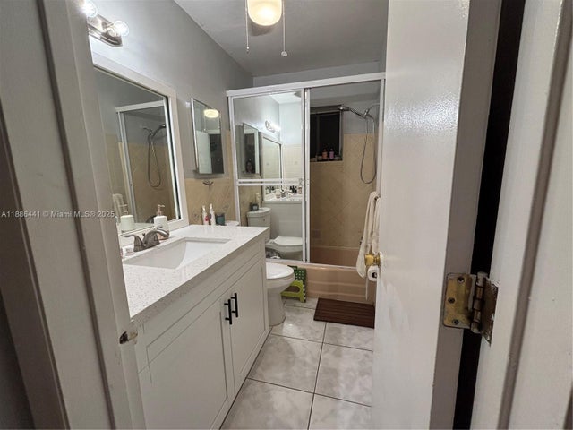 4 of 8 - 1431 S 14th Ave 218, Hollywood, FL