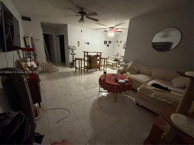 5 of 8 - 1431 S 14th Ave 218, Hollywood, FL