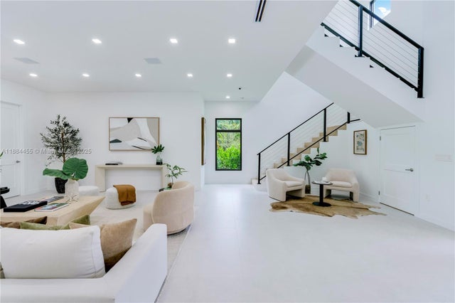 4 of 25 - 6401 Sw 84th St, Miami, FL
