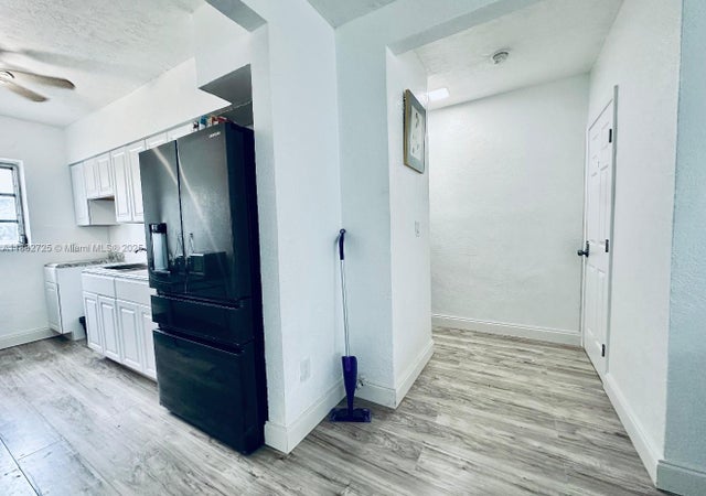 4 of 8 - 7712 Byron Ave 3, Miami Beach, FL