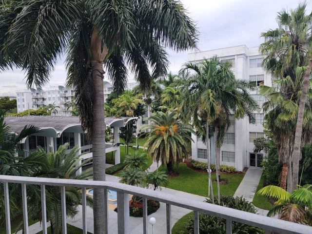 2 of 13 - 494 Nw 165th St Rd C-404, Miami, FL