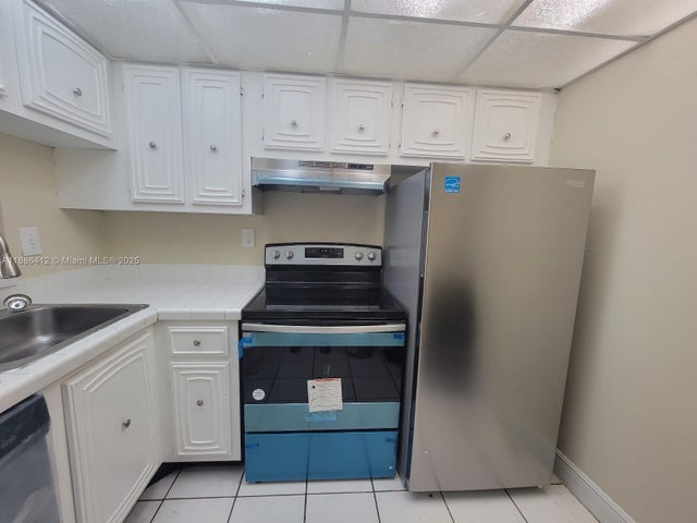 3 of 13 - 494 Nw 165th St Rd C-404, Miami, FL