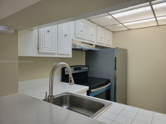 4 of 13 - 494 Nw 165th St Rd C-404, Miami, FL
