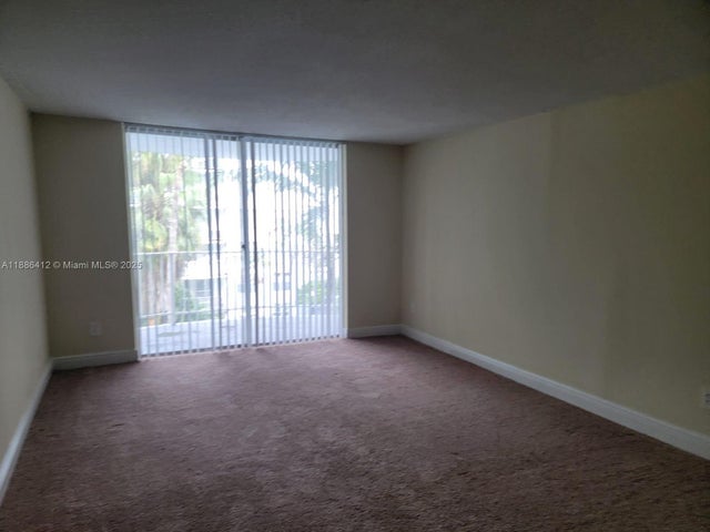 5 of 13 - 494 Nw 165th St Rd C-404, Miami, FL
