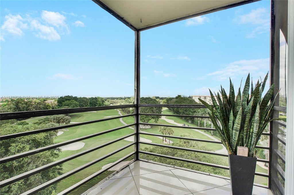 1100 Saint Charles Pl Ph5, Pembroke Pines