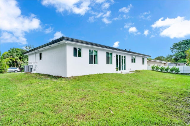 4 of 39 - 18100 Sw 175th St, Miami, FL