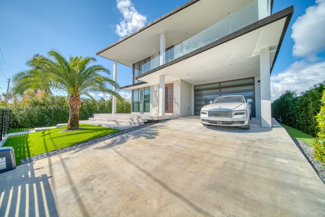 1 of 62 - 7520 W Treasure Dr, North Bay Village, FL