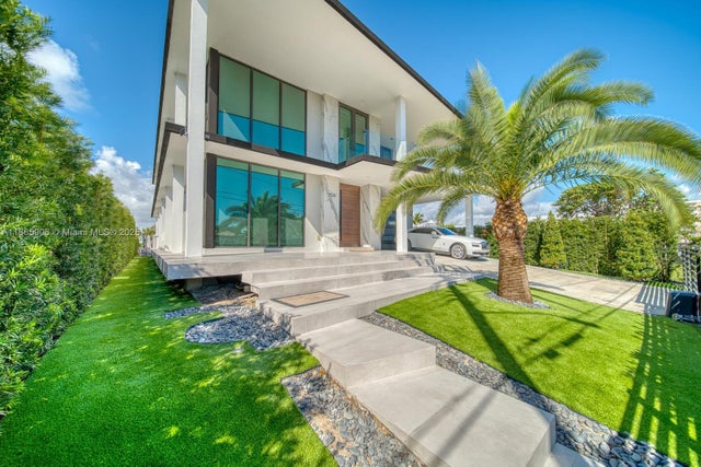 2 of 62 - 7520 W Treasure Dr, North Bay Village, FL