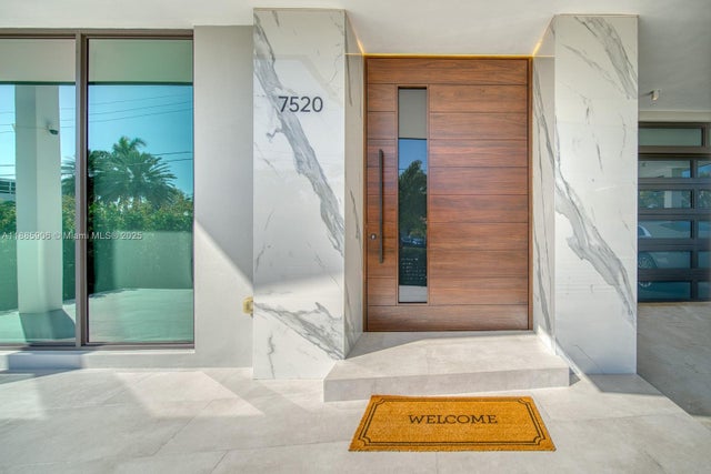 4 of 62 - 7520 W Treasure Dr, North Bay Village, FL