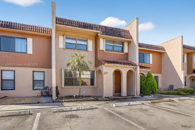 3 of 34 - 27 Madrid Ln 2-8, Davie, FL