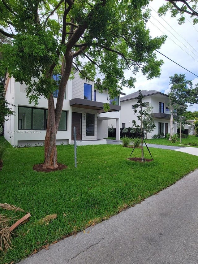2 of 16 - 741 Ne 70 St, Miami, FL