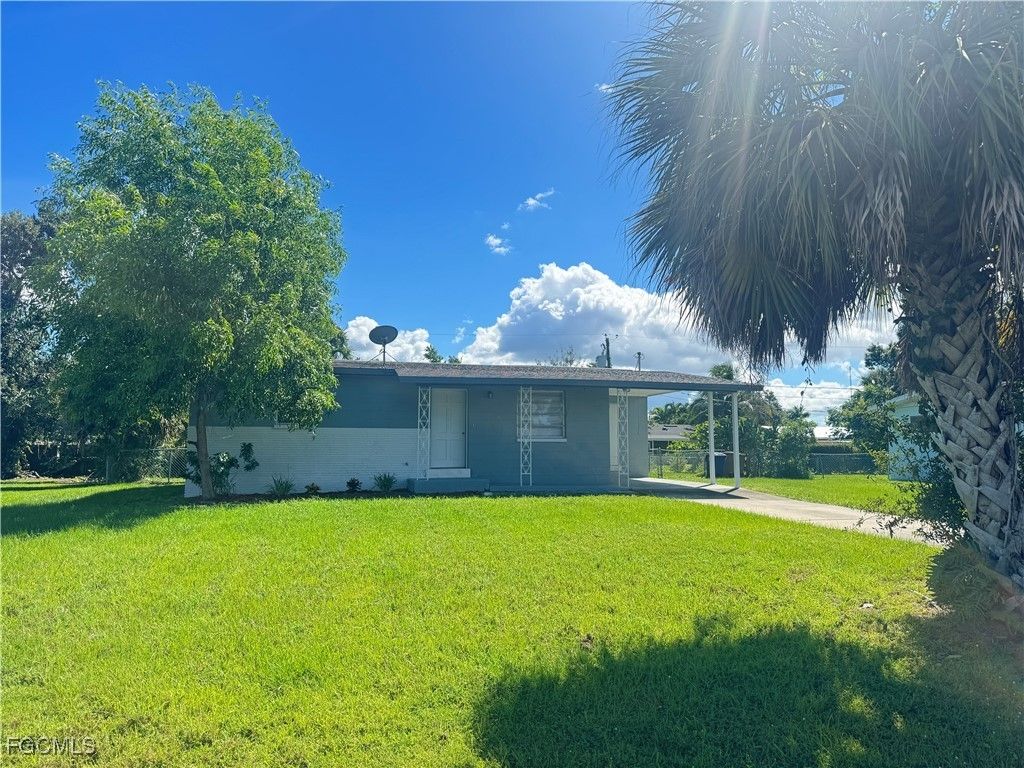 4976 Howard St, Fort Myers