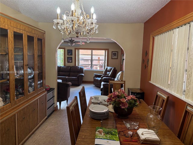 5 of 12 - 10371 Sw 5th St, Sweetwater, FL