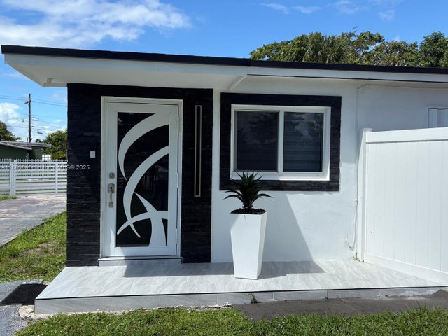 1 of 30 - 3361 Nw 207th St, Miami Gardens, FL