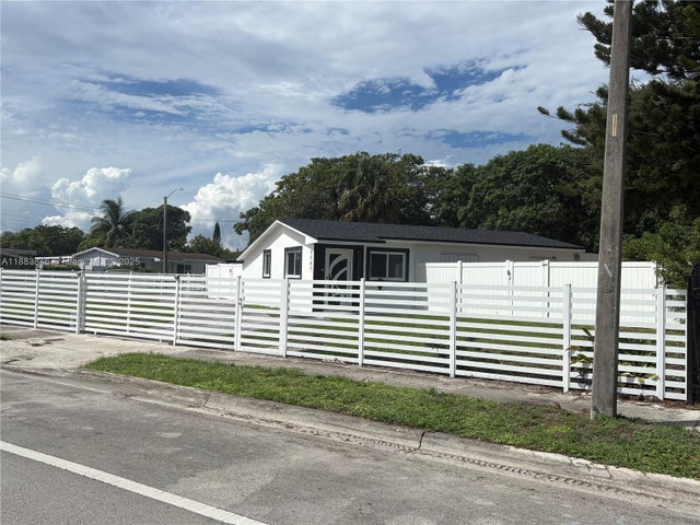 3 of 30 - 3361 Nw 207th St, Miami Gardens, FL