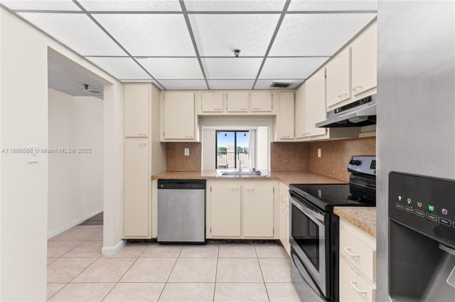 4 of 30 - 2625 Collins Ave 608, Miami Beach, FL