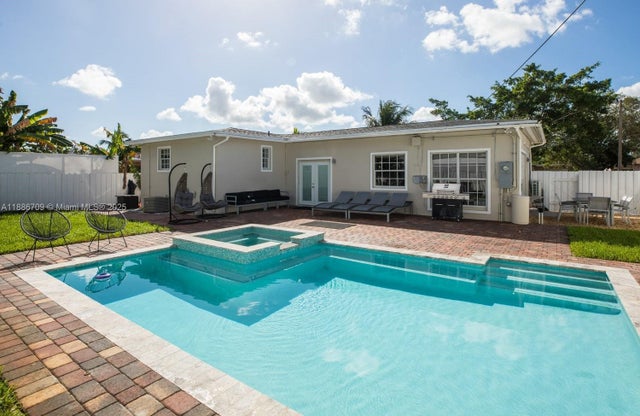1 of 26 - 17415 Ne 12th Ave, Miami, FL