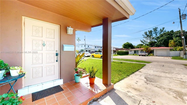 4 of 23 - 9035 Sw 27th St, Miami, FL