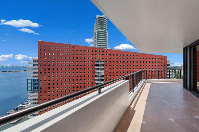 5 of 19 - 1581 Brickell Ave 2105, Miami, FL