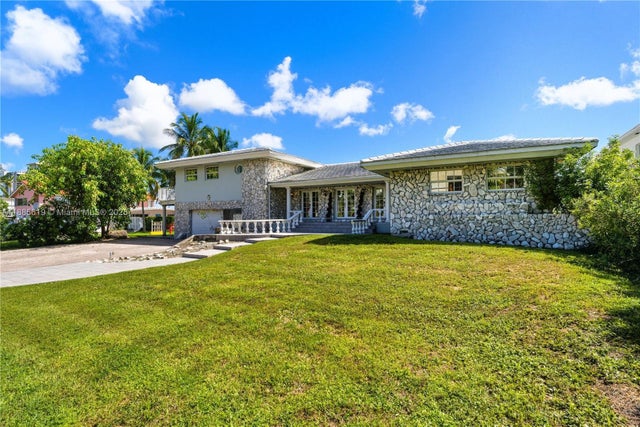 5 of 31 - 10875 N Bayshore Dr, Miami, FL