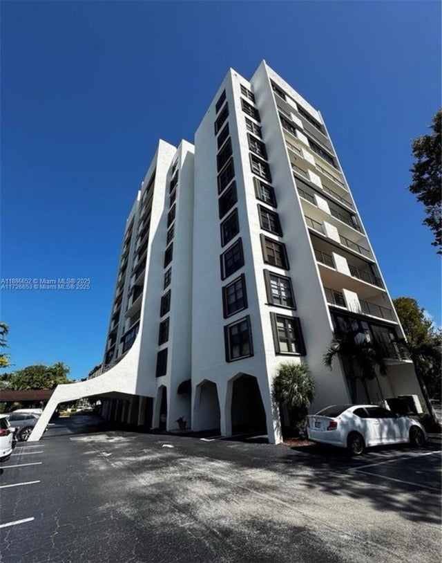 1 of 13 - 77 Crandon Blvd 4e, Key Biscayne, FL