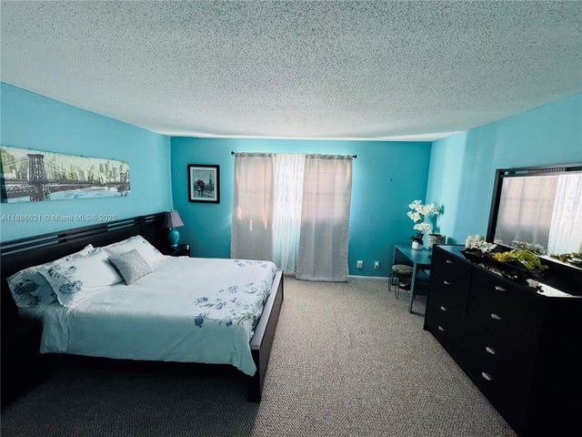 4 of 36 - 619 Ne 14th Ave 703, Hallandale Beach, FL