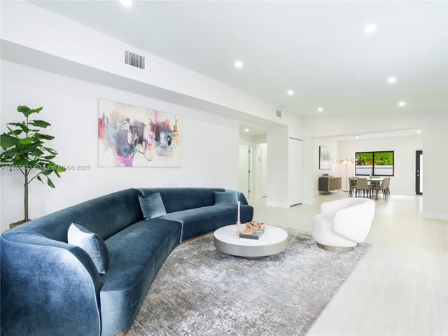 4 of 25 - 550 Nw 143rd St, North Miami, FL