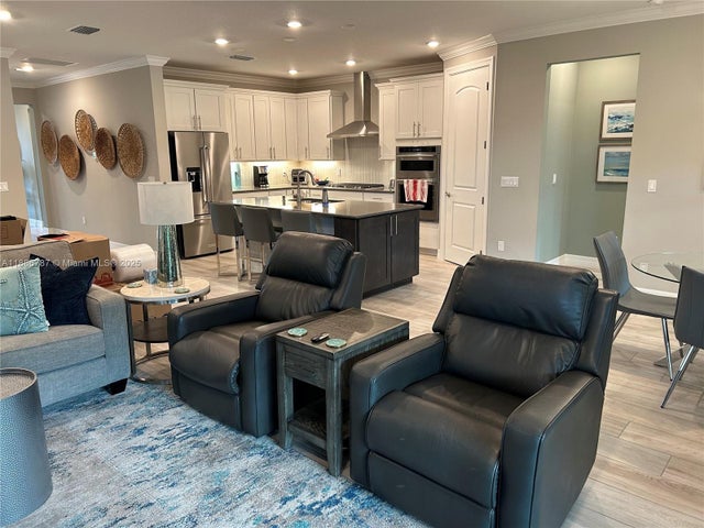3 of 19 - 4475 S Silverwood Ln S, Oakland Park, FL