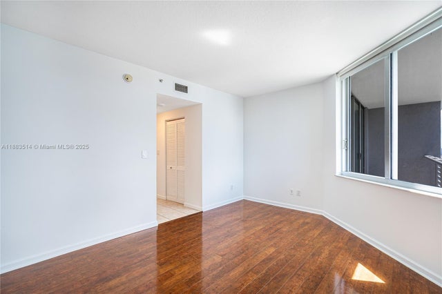 4 of 41 - 325 S Biscayne Blvd 4115, Miami, FL