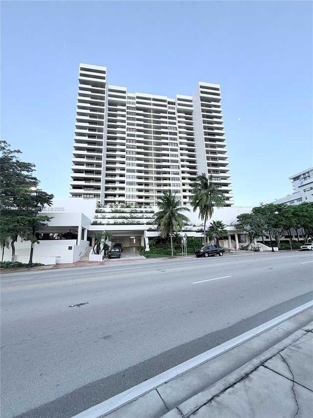 1 of 27 - 2555 Collins Ave 2112, Miami Beach, FL