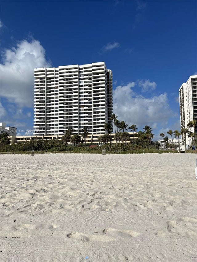 2 of 27 - 2555 Collins Ave 2112, Miami Beach, FL