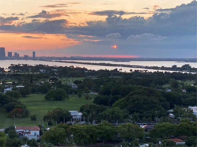 5 of 27 - 2555 Collins Ave 2112, Miami Beach, FL