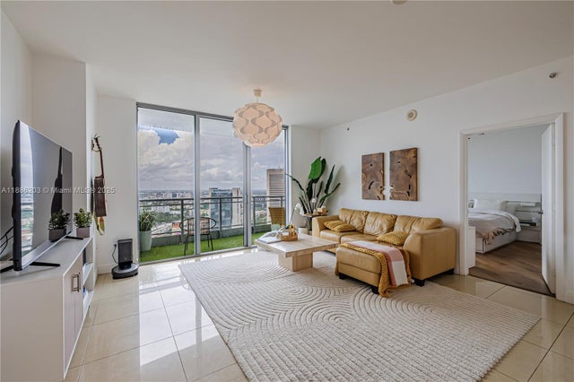 4 of 45 - 90 Sw 3rd St 3705, Miami, FL