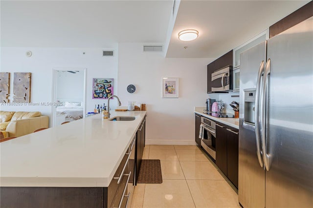 5 of 45 - 90 Sw 3rd St 3705, Miami, FL