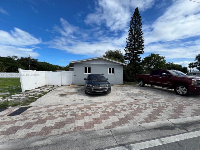 2 of 20 - 2209 Nw 6th St #1, Fort Lauderdale, FL