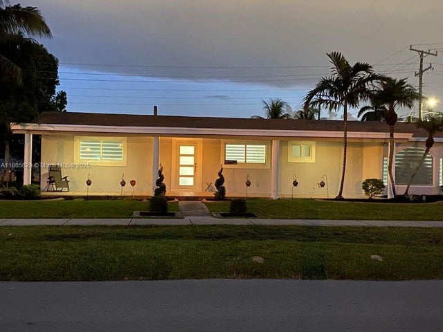 3 of 21 - 3880 Nw 179th St, Miami Gardens, FL