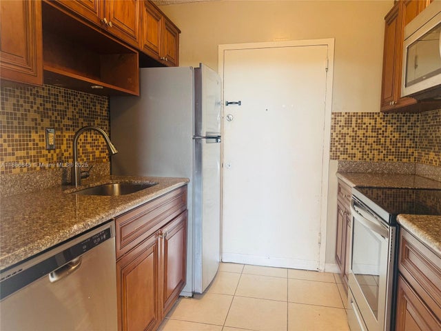 1 of 23 - 2000 Ne 135th St 403, North Miami, FL