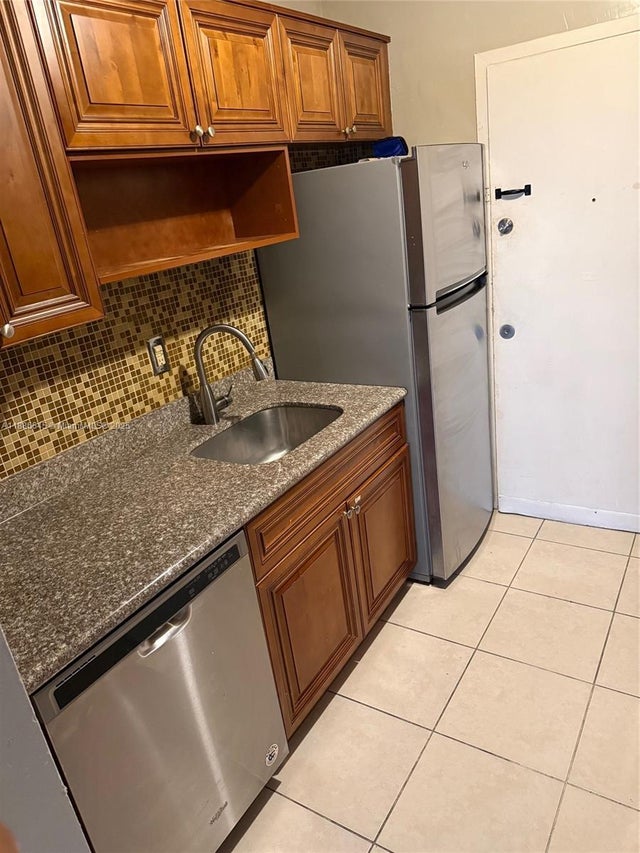 3 of 23 - 2000 Ne 135th St 403, North Miami, FL