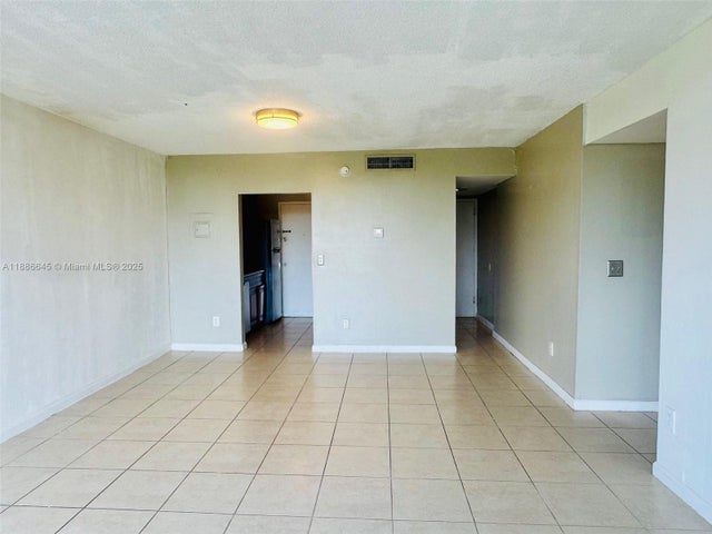 4 of 23 - 2000 Ne 135th St 403, North Miami, FL