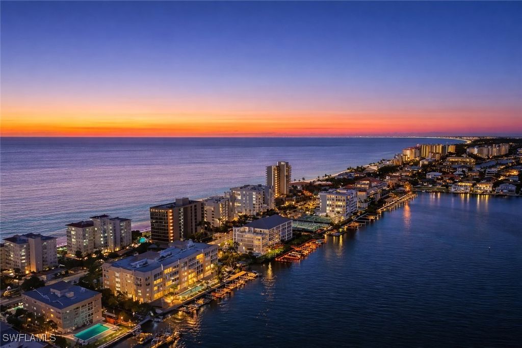 9566 Gulf Shore Dr 102, Naples