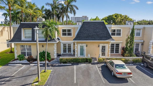 3 of 65 - 2220 Ne 11th St, Hallandale Beach, FL