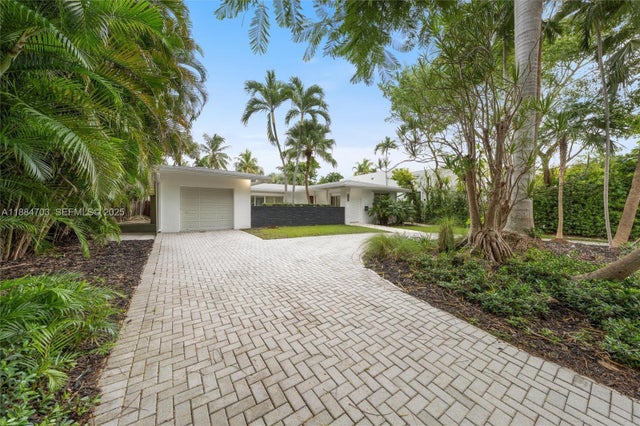 2 of 24 - 1825 Alamanda Dr, North Miami, FL